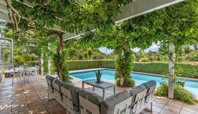 Riverview Homestead – Luxury Pool & Spa Retreat