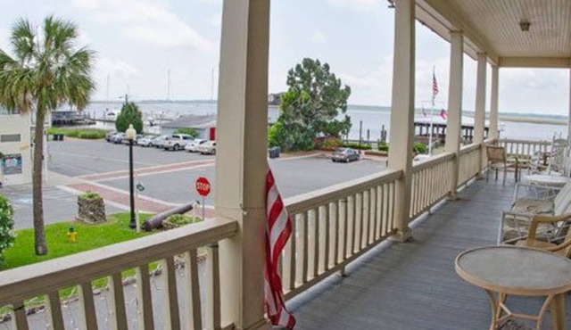 Riverview Hotel