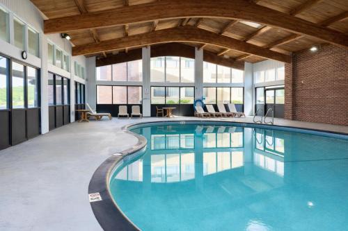 Riverview Inn & Suites