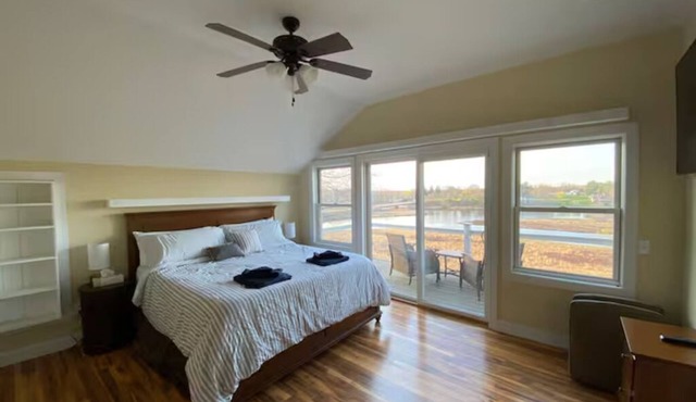 Riverview Lodge Master Suite