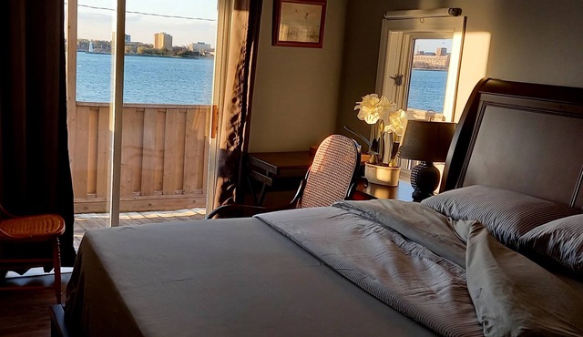 Riverview , waterfront, homestay, bnb