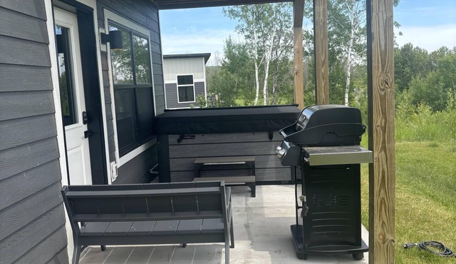 RiverWest Hunters Lodge - Hot Tub - River View - Dog Friendly