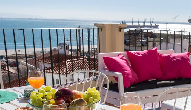 RM7 - Terrace & River View | Alfama | AC | Sleeps 6 | 3 BEDS 2 BATHS | Panteao