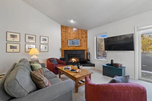 RMR: Mountain Maple 4 Condo in The Aspens