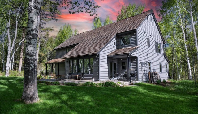 RMR: Summer Solitude Home in Wilson, WY