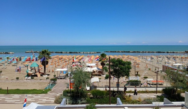 RN003 - Torre Pedrera, exclusive three-room beachfront apartment with balcony