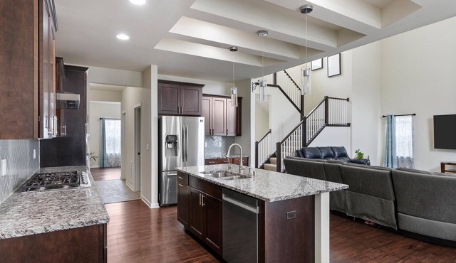 RNC RENTAL- Spacious 5-bedroom house in Menomonee Falls