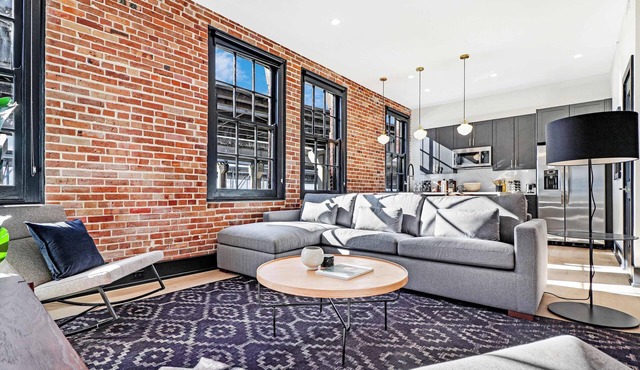 Roami at The Lola | Group Friendly | 4 Bedroom Apt