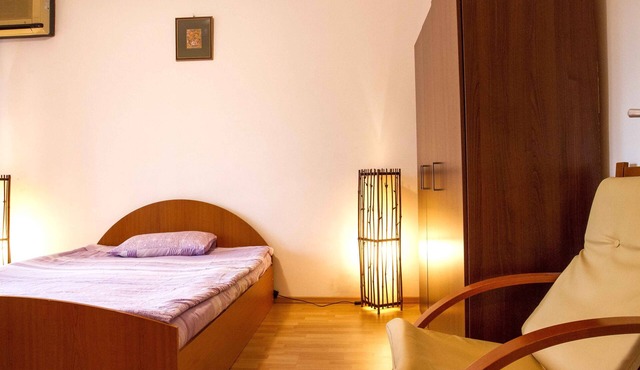 Robbie`s Exciting Offer- Studio Victoriei