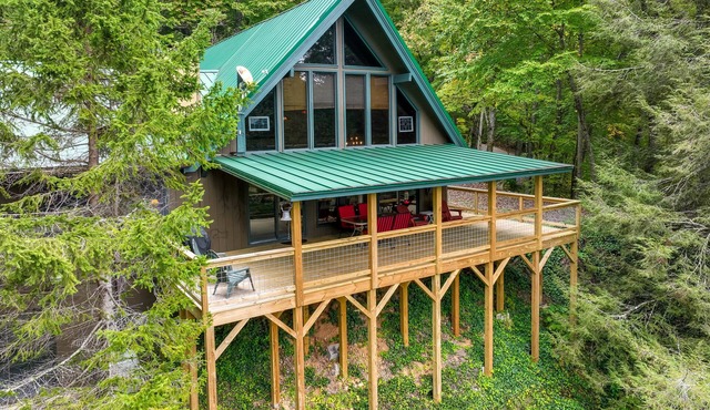 Robbinsville Vacation Rental w/Covered Balcony