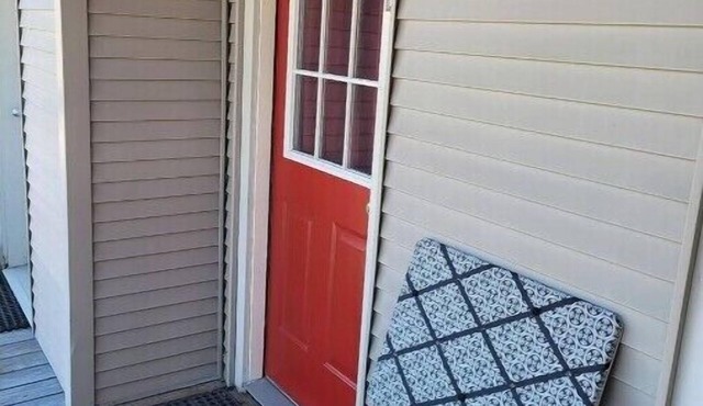 Roberts ave. Immaculate Rental For Nurses Apt B