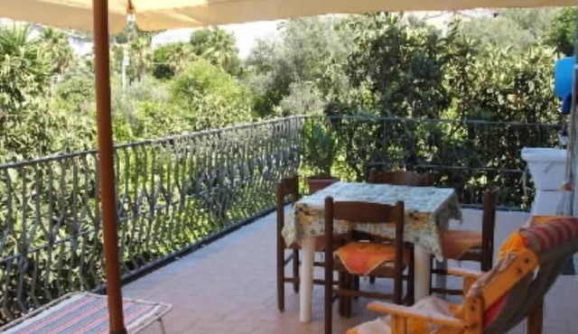 Rocca Di Capri Leone: apartment/flat - 4 rooms - 5/6 persons