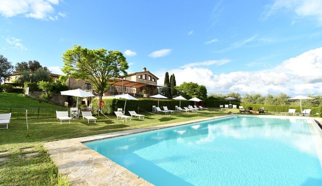 Rocche di Valiano, Mimosa in Siena, pool use, AC