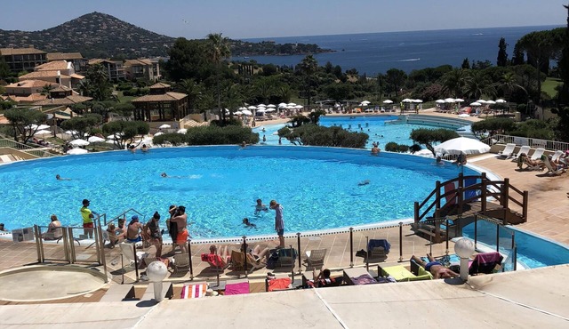 Roches d'Azur Studio 3 * sea and mountain view. Access to swimming pools, wifi, parking included!