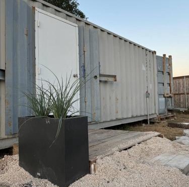 Rocking 40' Container