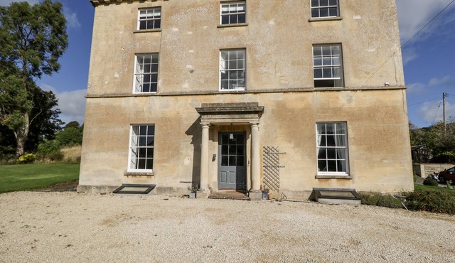 ROCKSTOWES HOUSE, pet friendly, character holiday cottage in Dursley