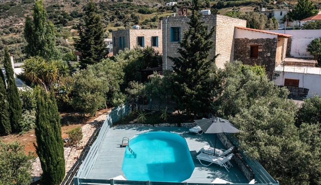 Rogalida,serene villa,pool,Near taverns