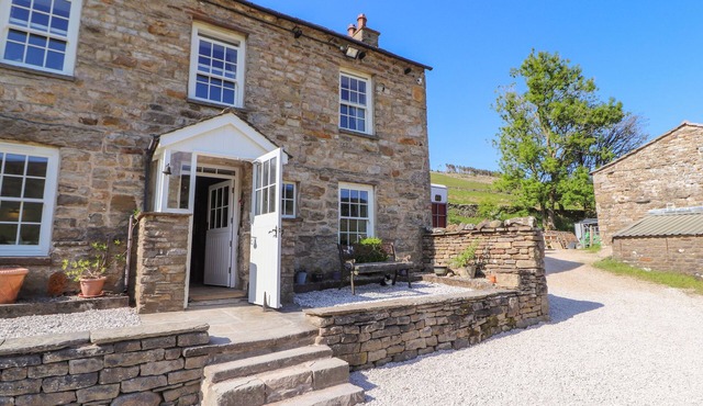 ROGER POT, pet friendly, with open fire in Sedbergh