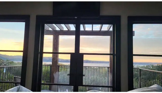 Rolling Hills with Lake Travis Views, 6 bedrooms, 4 balconies