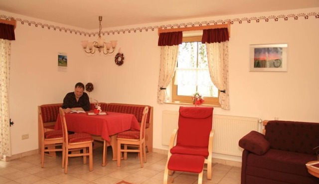 Rollstuhlgeeignete 4-Sterne-Ferienwohnung (75qm) auf kinderfreundlichem Hof