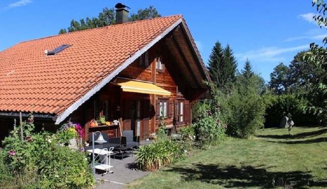 Romantic artist's house by the pond Pet-friendly