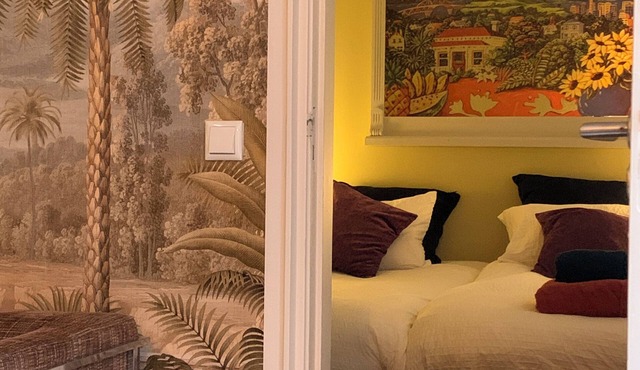 Romantic 2-bedroom appartement with private hottub sauna and gamesroom