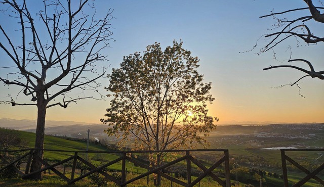 Romantic 2-bedroom villa with AC in charming Fermo, Le Marche