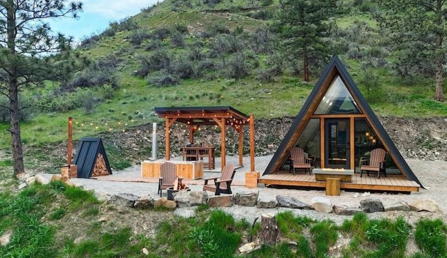Romantic A-Frame Oasis w/ Wood-Fired Hot Tub