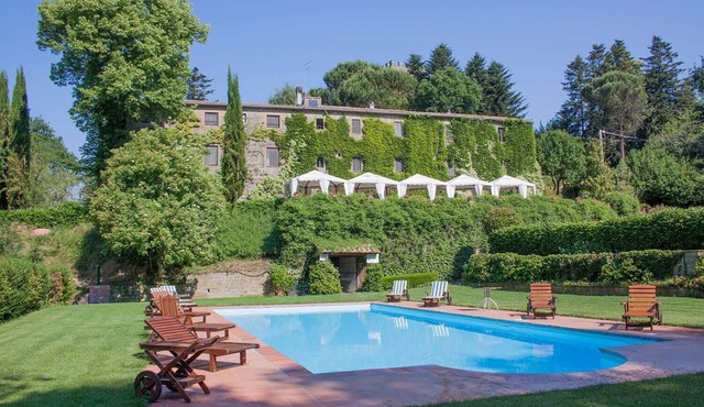 Romantic apartment in an ancient restored farmhouse between Tuscany and Umbria