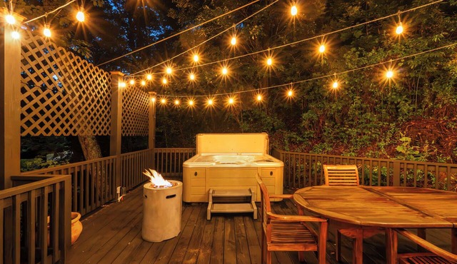 Romantic Asheville Log Cabin w/Hot Tub & Gym
