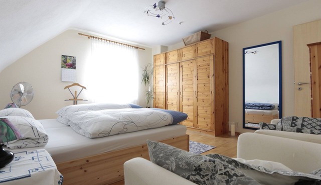 Romantic attic apartment (70sqm) directly on the Main - Tauber - Radach cycle path