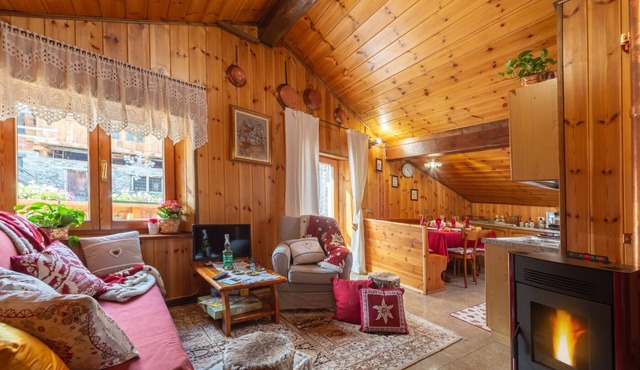Romantic attic 3.4 km from the Champoluc slopes