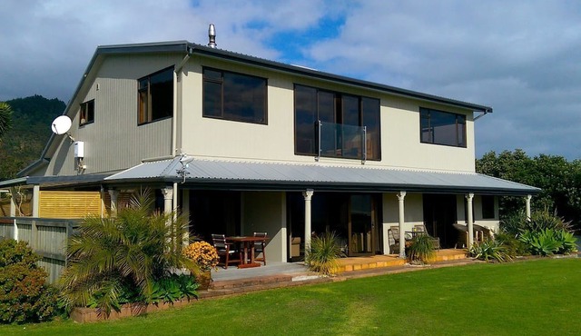 Romantic Beach Suite Rental for a Couples Getaway near Thames in New Zealand