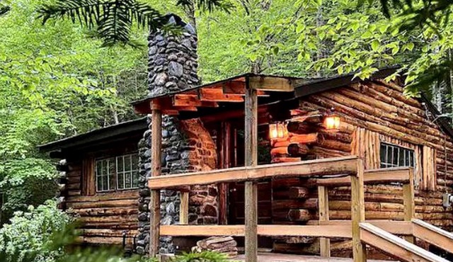 Romantic Cabin Beside a Peaceful Brook in the White Mountains of New Hampshire