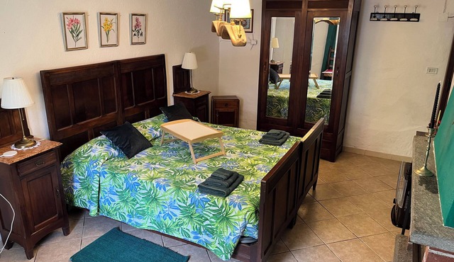 Romantic Cascina with fireplace and Jacuzzi