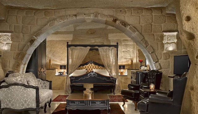 Romantic Cave Getaway with Hammam Access & Elegant Garden Dining!