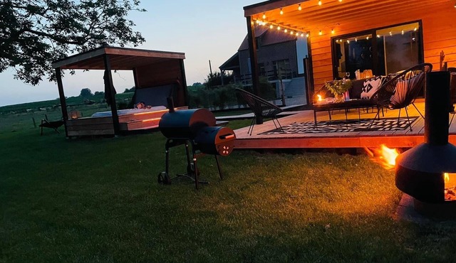 Romantic chalet with jacuzzi in the heart of nature