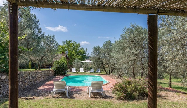 Romantic cottage, sleeps 6, with large windows nice view overlooking the Tuscan countryside. Priva