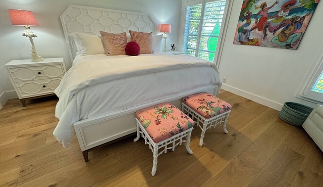 Romantic Cottage -2 Blocks to the Beach, 5th Street and 3rd Ave. S - Cottage B