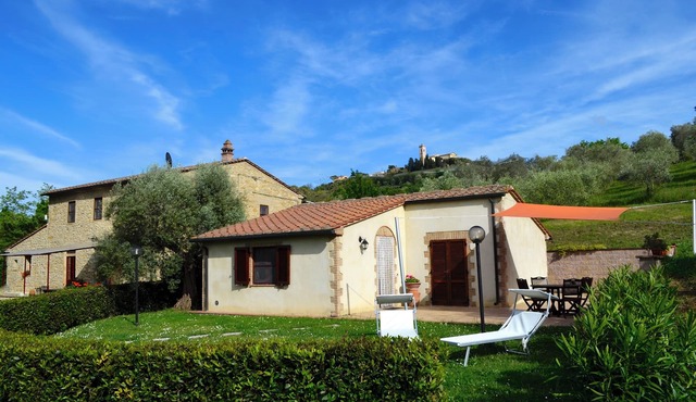 Romantic cottage, cared for and comfortable, near the seaside and the village