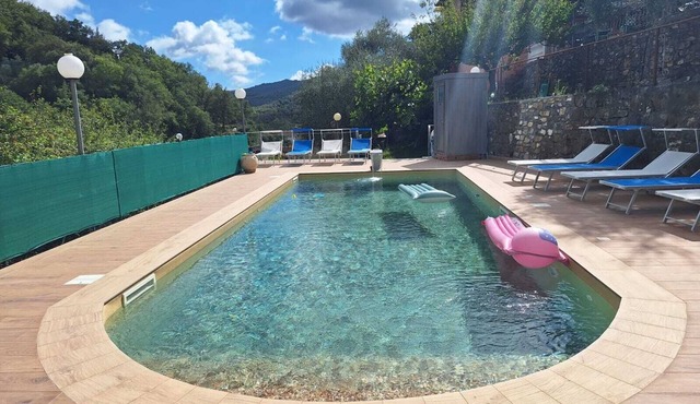 Romantic cottage for two with large terrace and beautiful pool
