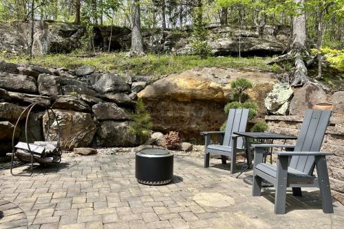 Romantic Cottage w Hot Tub & Views