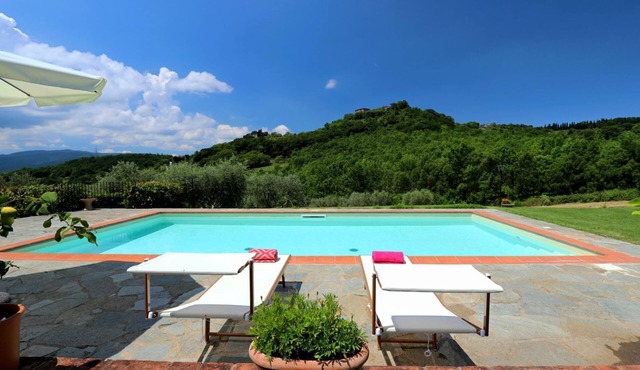 Romantic cottage with private pool and garden.