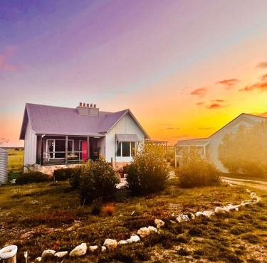 Romantic eco friendly cottage by the sea