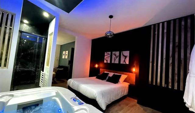 Romantic Escape with Jacuzzi and Cozy Private Terrace, Flexible Check-In!