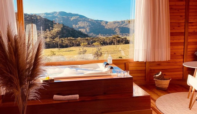 Romantic Getaway with Jacuzzi and Breakfast in Rancho Queimado