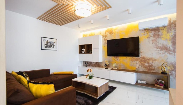 Romantic getaway at West Residence