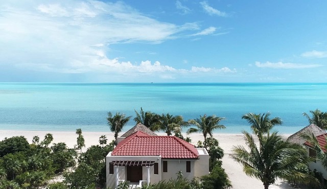 Romantic Getaway, LOWEST DENSITY on the Island, STAND ALONE BUNGALOWS!