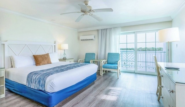 Romantic Getaway Unit w/Scenic Bay Views & Private Balcony | Parking | Pool