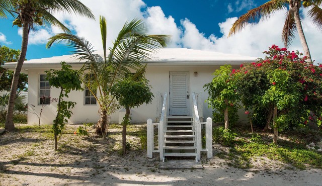 Romantic Getway Steps from the Beach